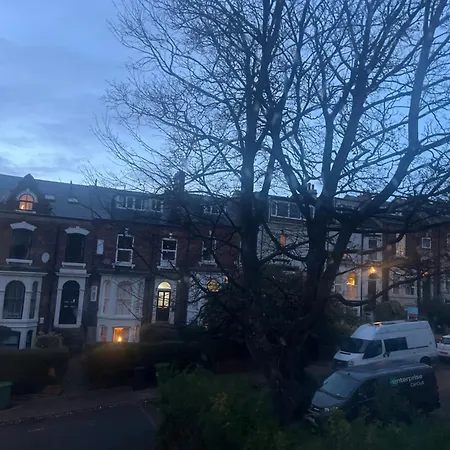 The Bluebird I Couette-café