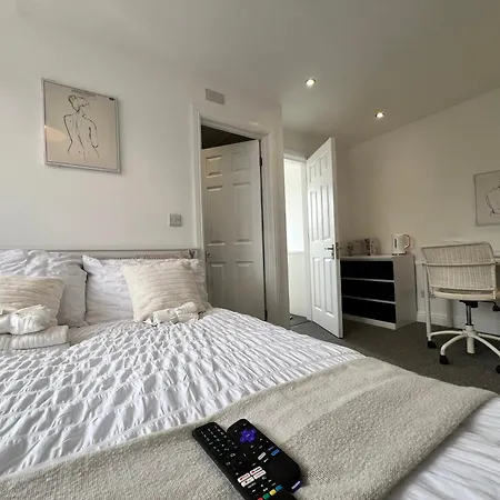 The Bluebird I 3* Leeds (West Yorkshire)