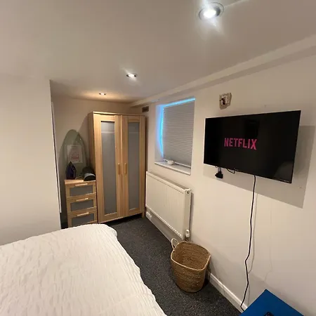 The Bluebird I 3* Leeds (West Yorkshire)