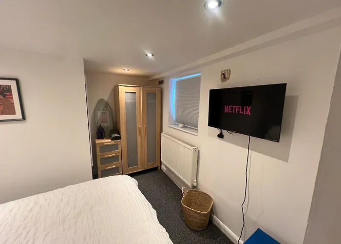 The Bluebird I 3* Leeds (West Yorkshire)